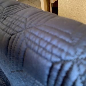 Lovely Vera Wang coverlet/quilt, grey-blue